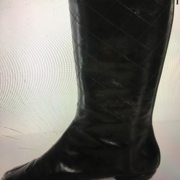 CHANEL mid tall quilted boot with paten leather snap fastner - Picture 6 of 7